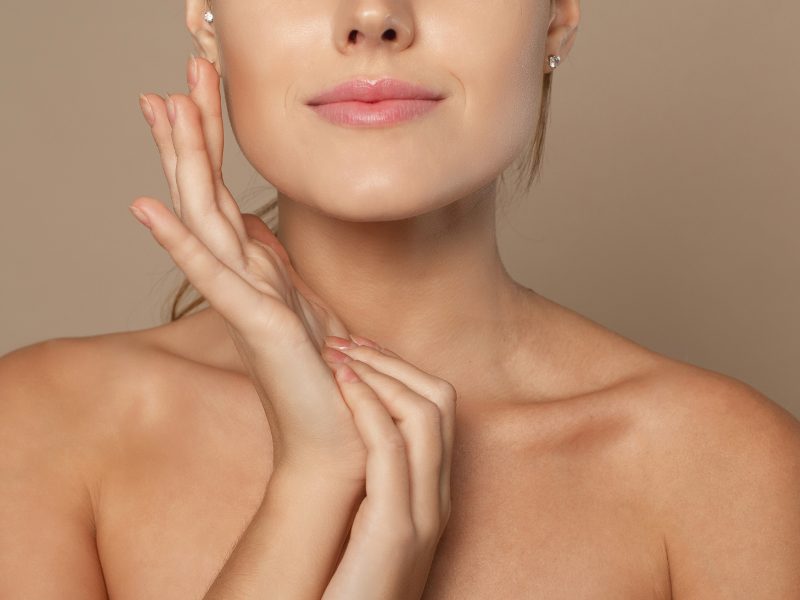 tratamiento-mujer-cara-hidratacion